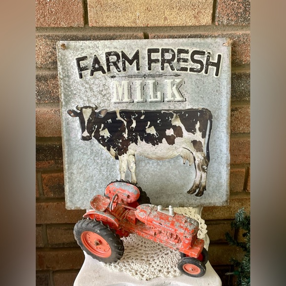 *Farm Fresh Milk Gray Hanging Metal Sign - Picture 11 of 13